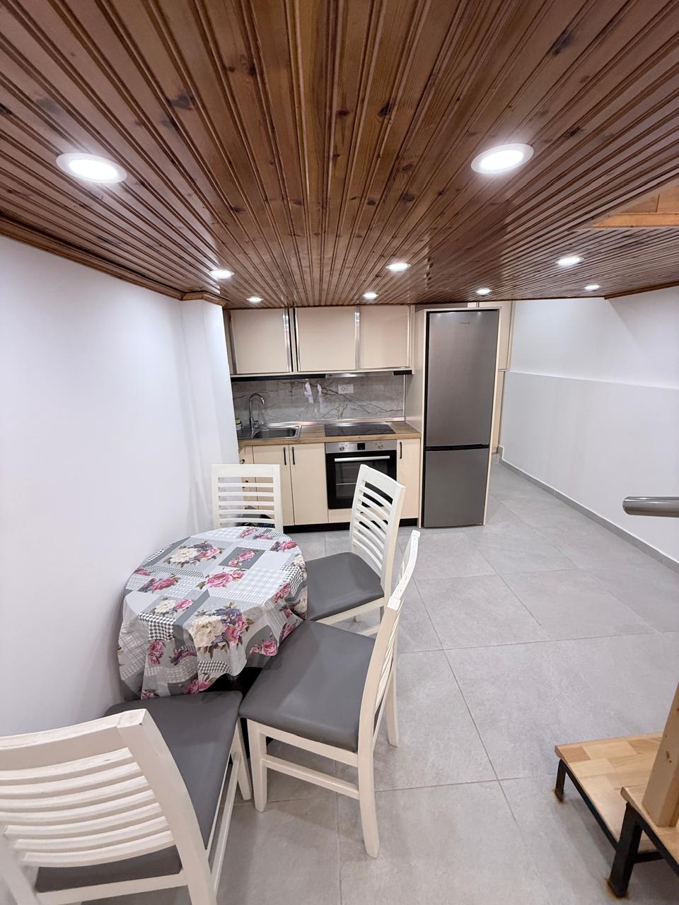 Appartamento duplex in affitto zona plazhit