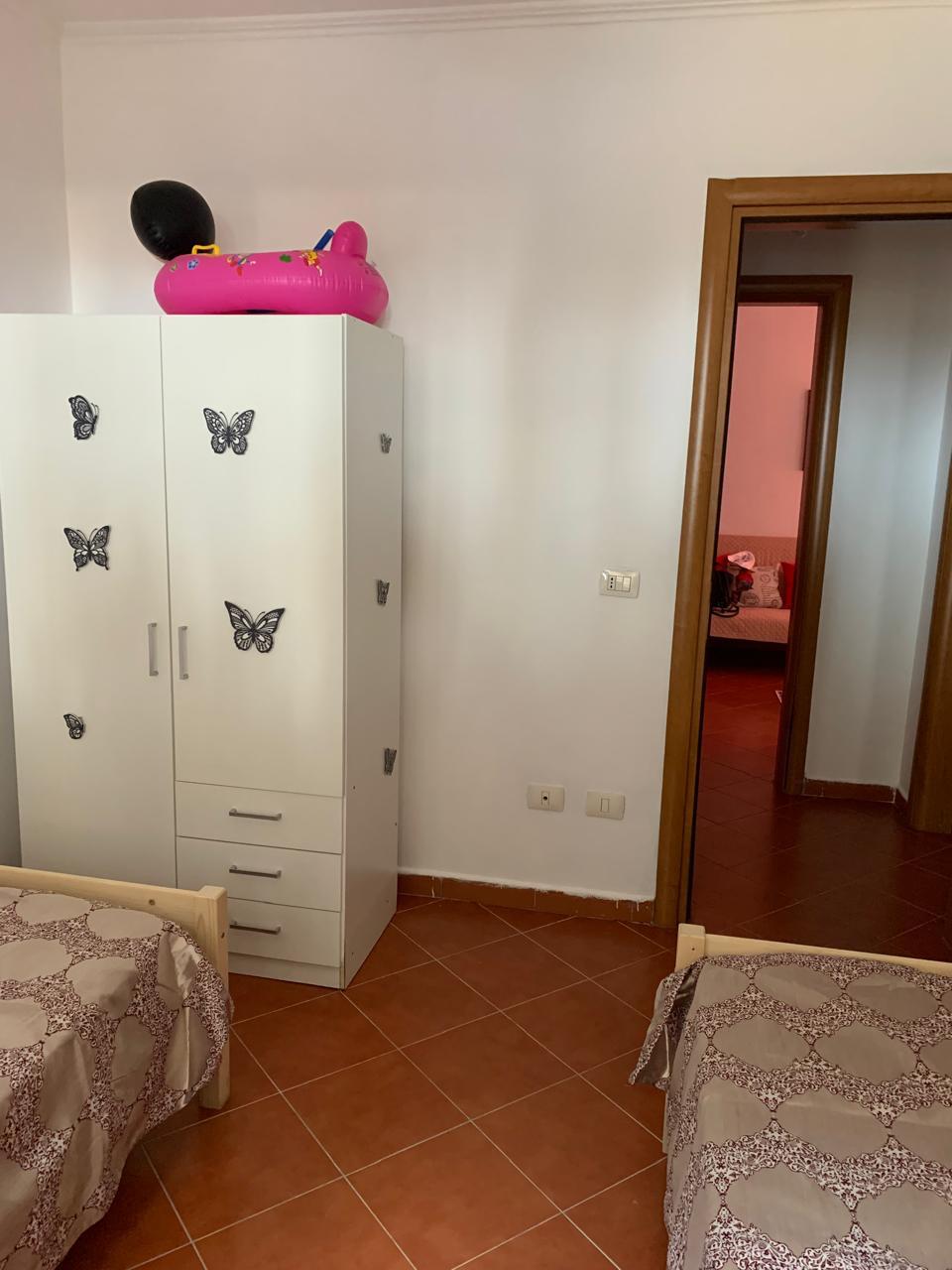 Jepet me qera apartament 2+1 zona golem