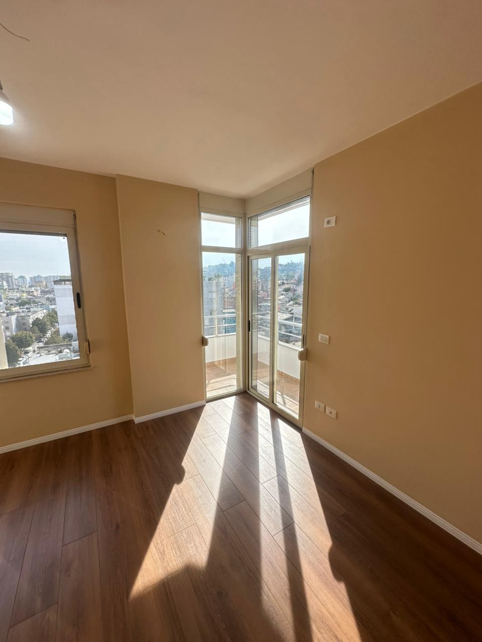 Appartement à vendre 3+1, branche de police, durres.