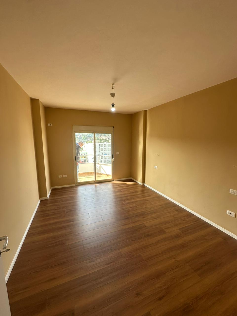 Appartement à vendre 3+1, branche de police, durres.