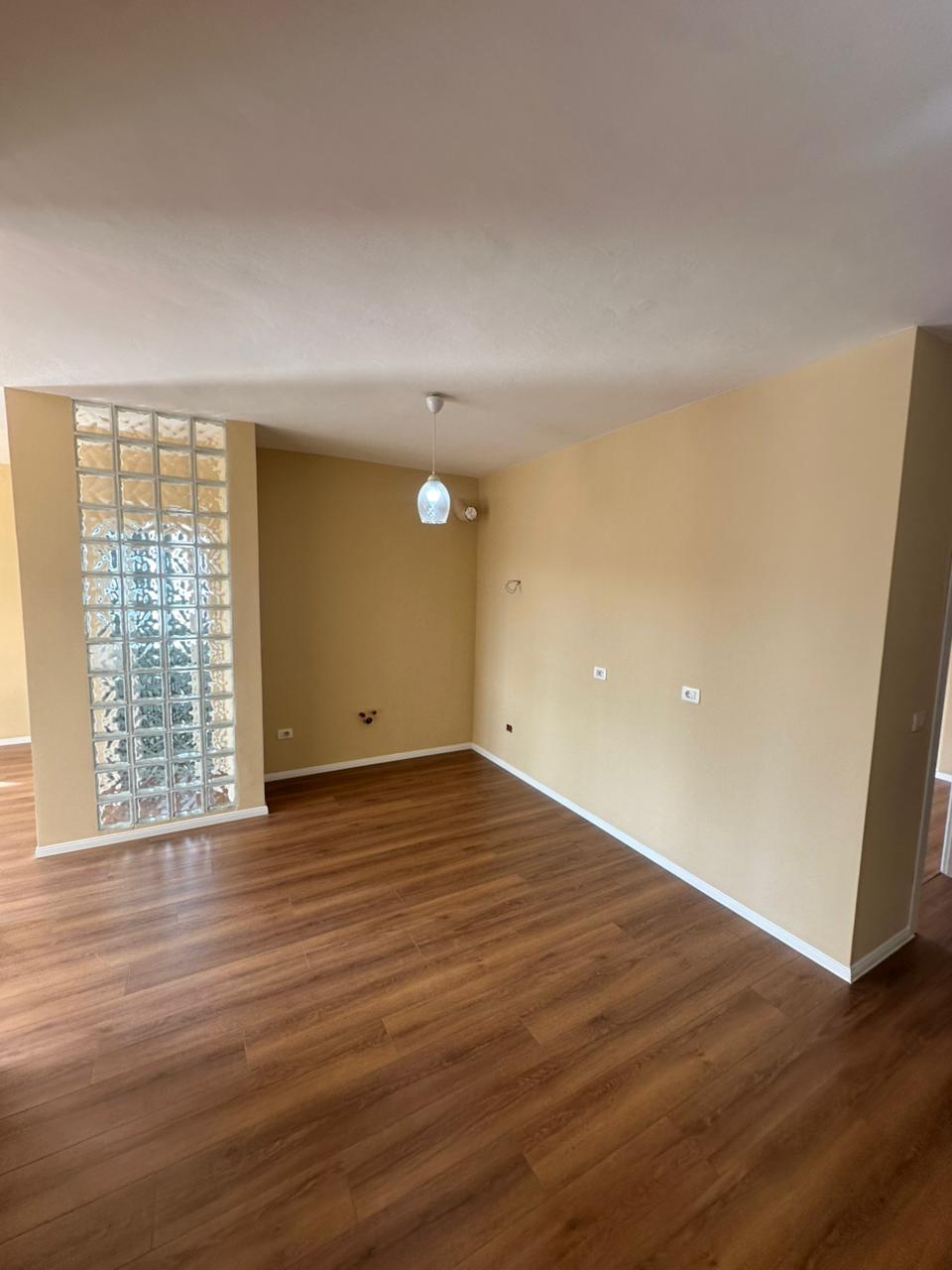 Appartement à vendre 3+1, branche de police, durres.