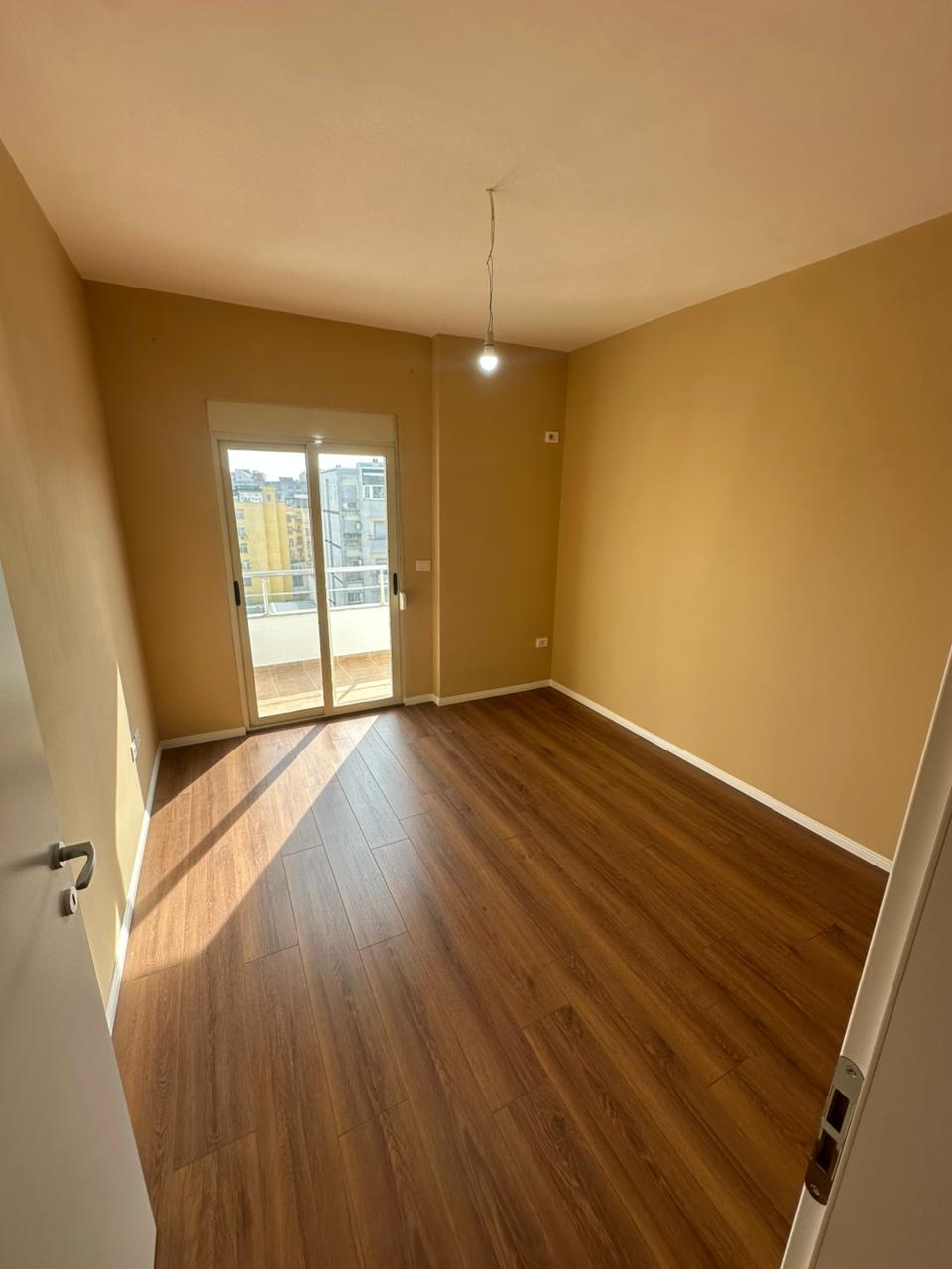 Appartement à vendre 3+1, branche de police, durres.