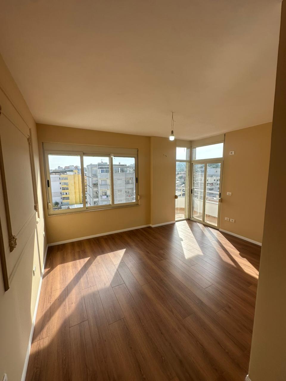 Appartement à vendre 3+1, branche de police, durres.