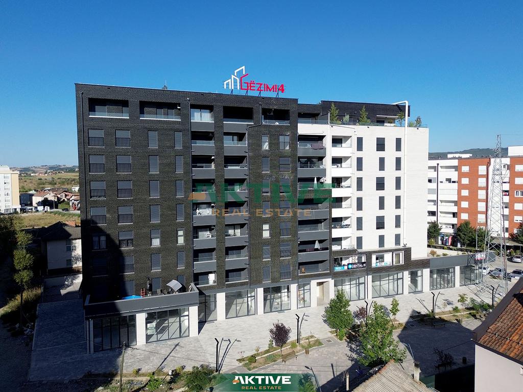 Premises with direct access to the square (2)