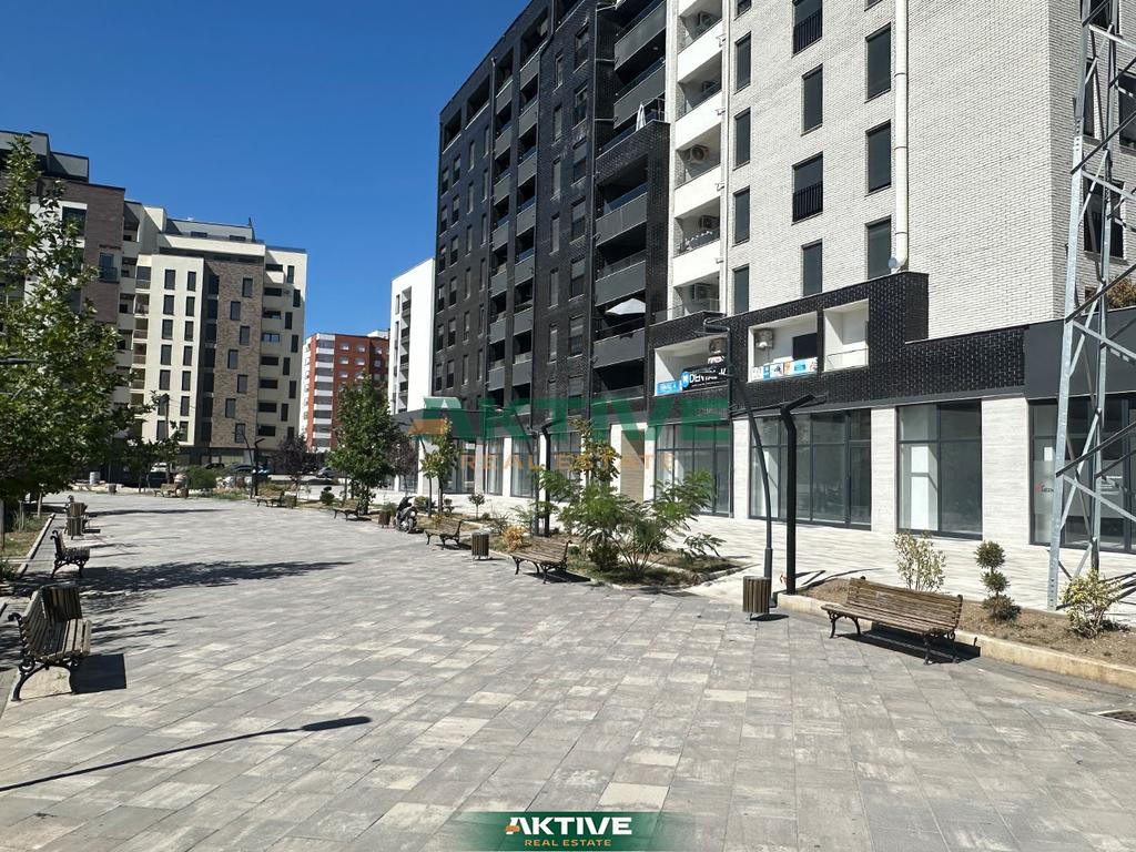 Premises with direct access to the square (3)