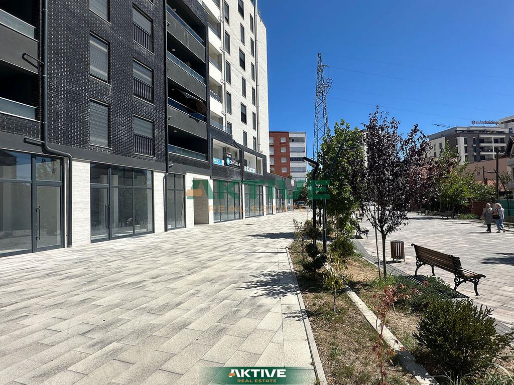 Premises with direct access to the square (6)