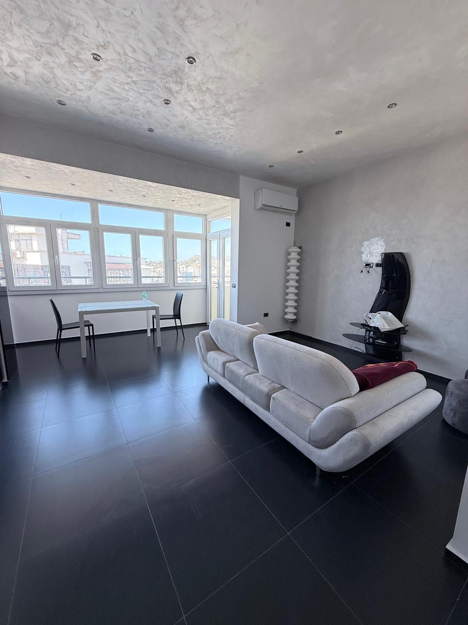 Apartamento à venda 2+1+2 rua portit