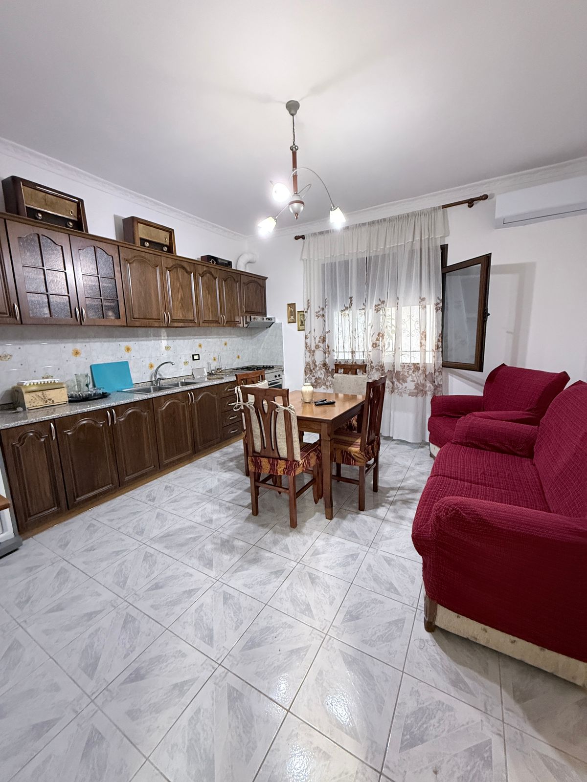 Private haus zu mieten in der nähe des sportpalasts Durrës