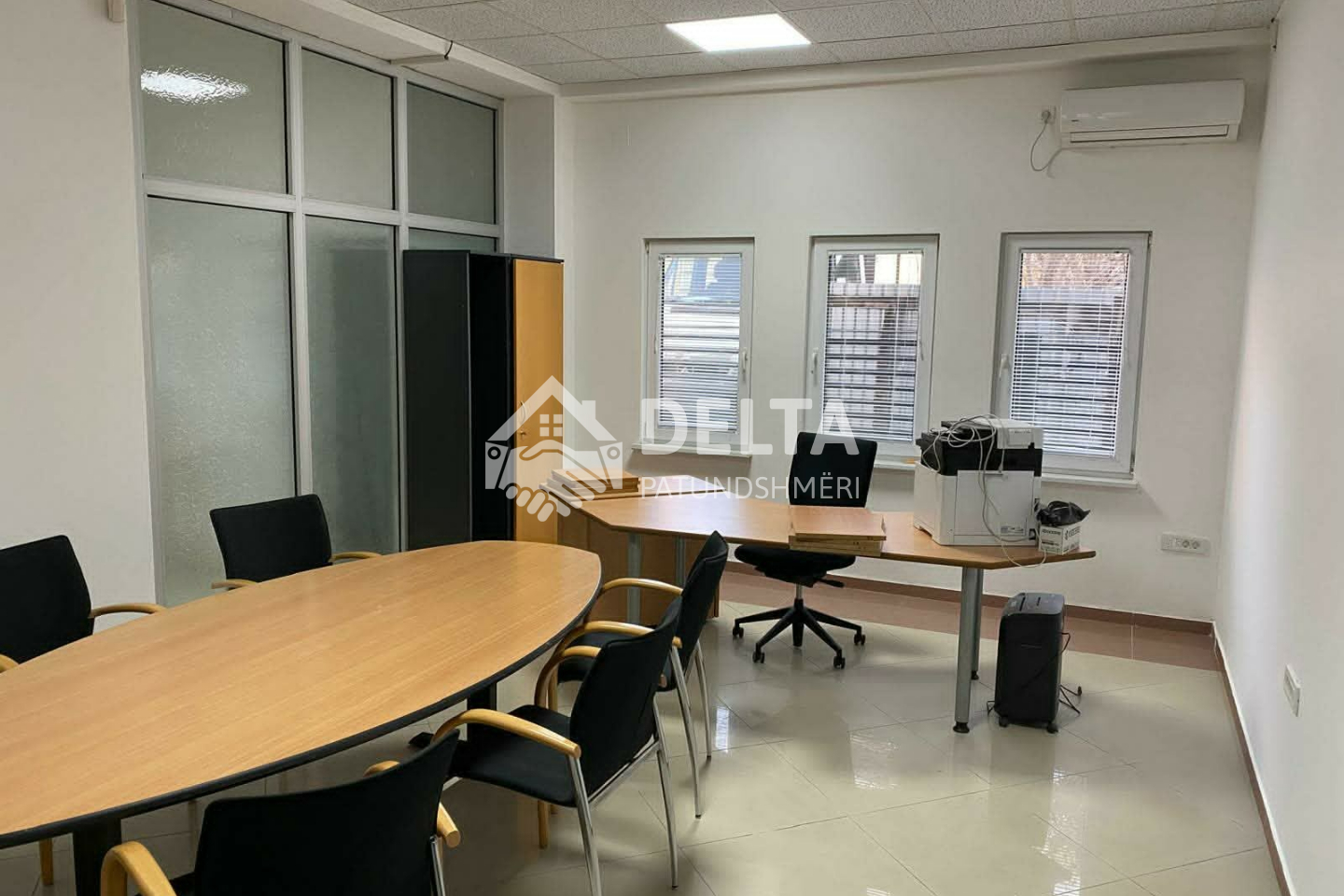 Zyrë me qira në qendër