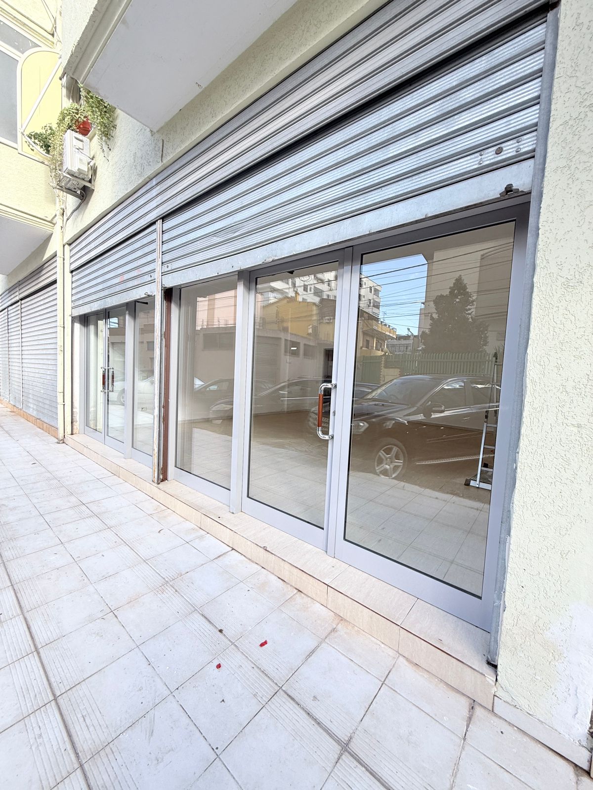 Gewärbefläche zu miete in der zone kazazit durres (2)