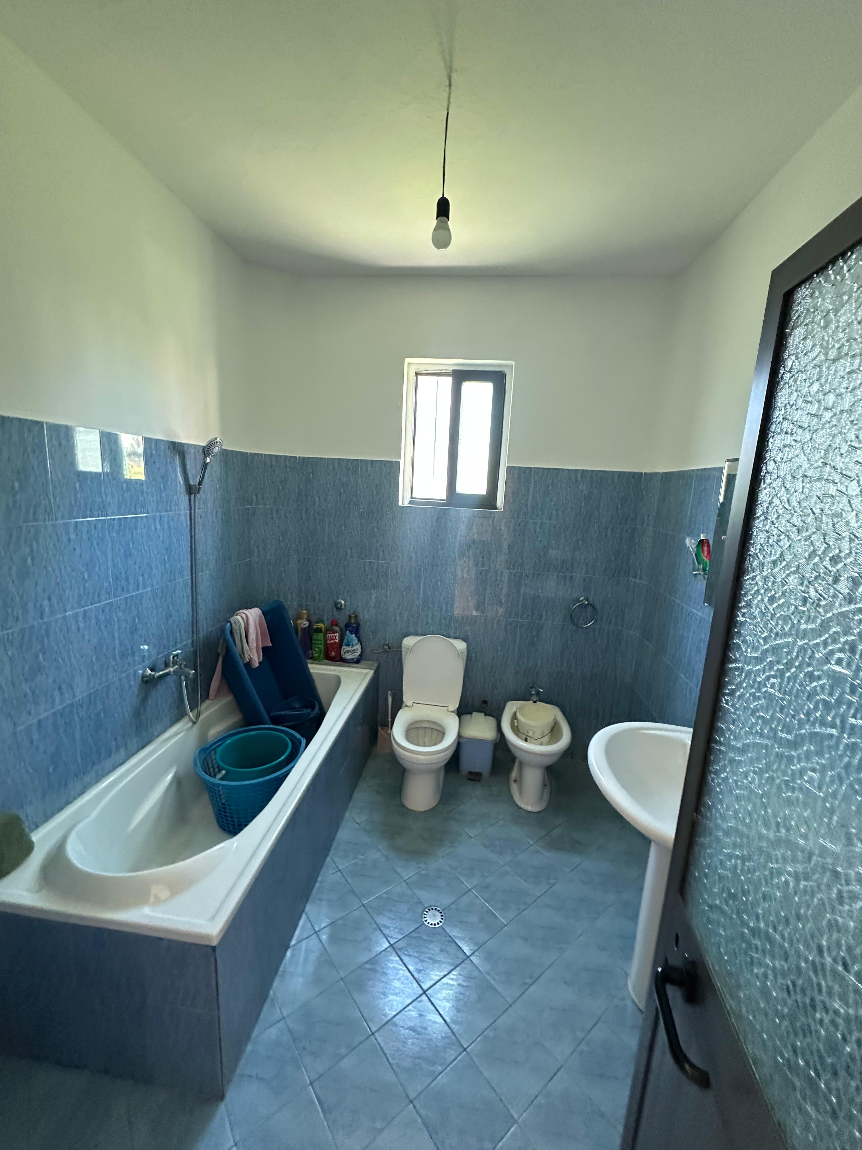 Shitet shtepi private, ish kenete, durres