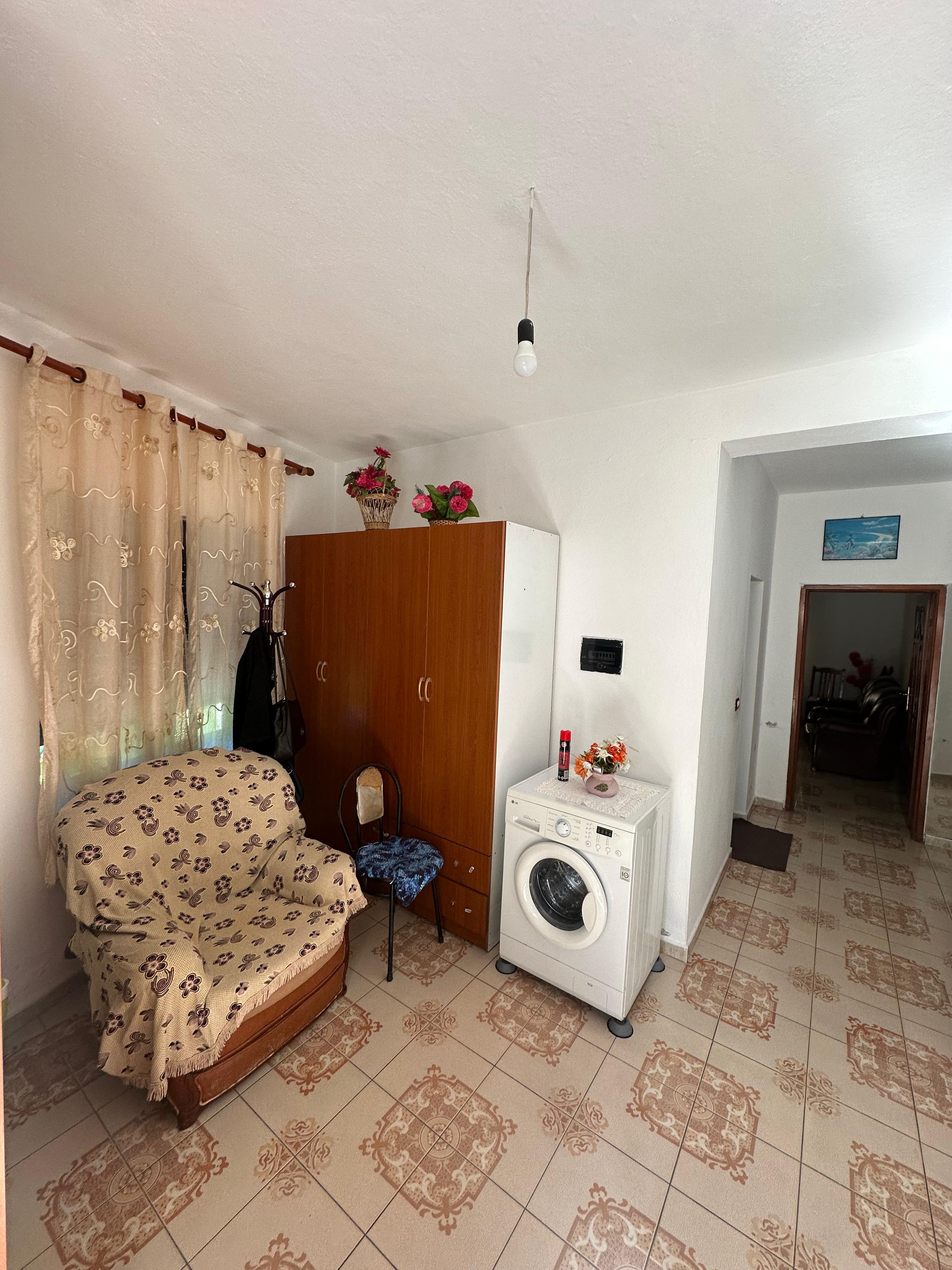 Shitet shtepi private, ish kenete, durres