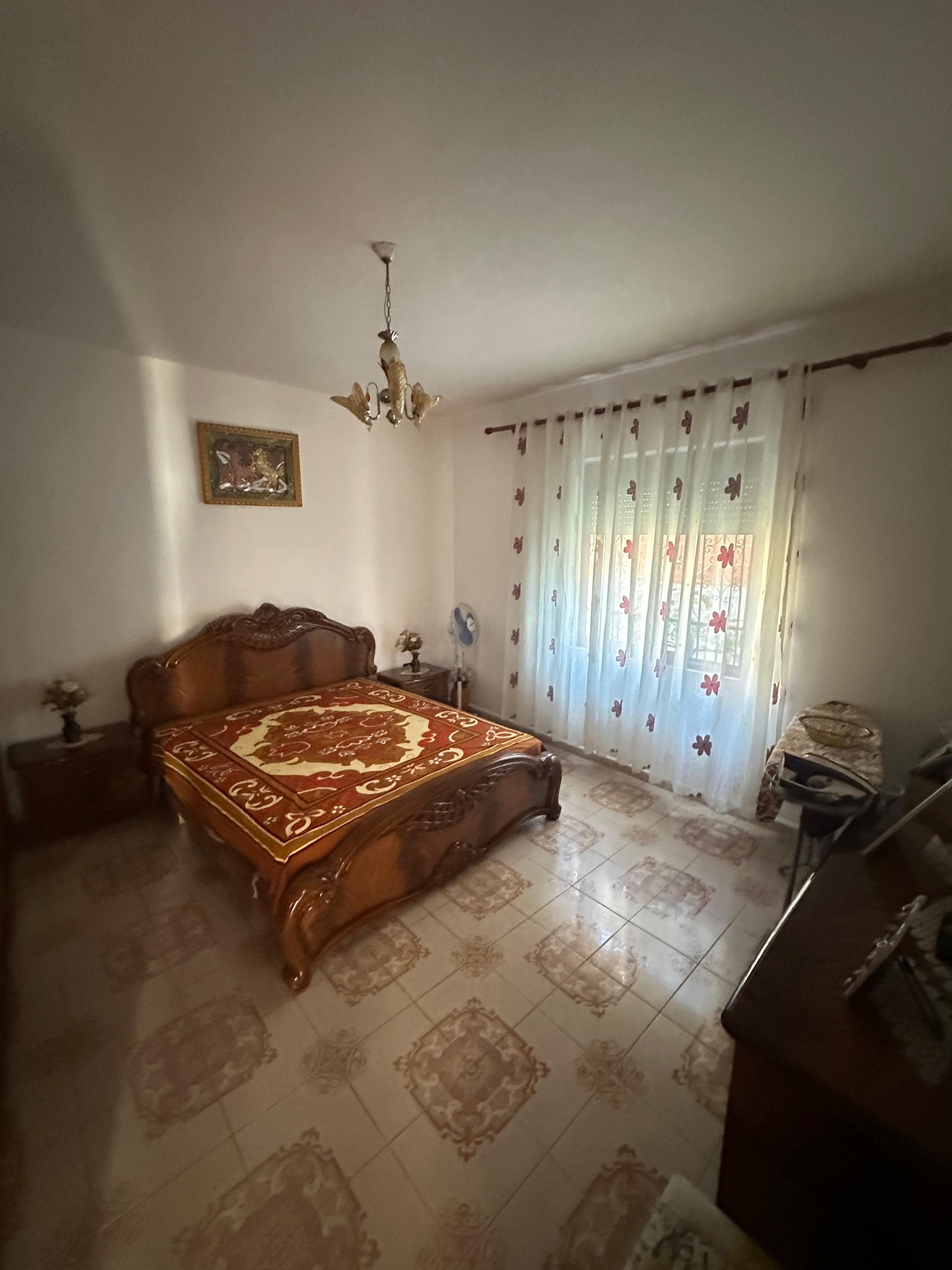 Shitet shtepi private, ish kenete, durres