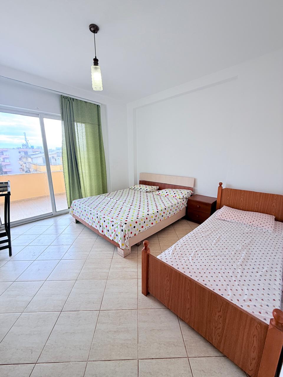 Appartement 2+1+2 à vendre près de pelikan plage Durrës