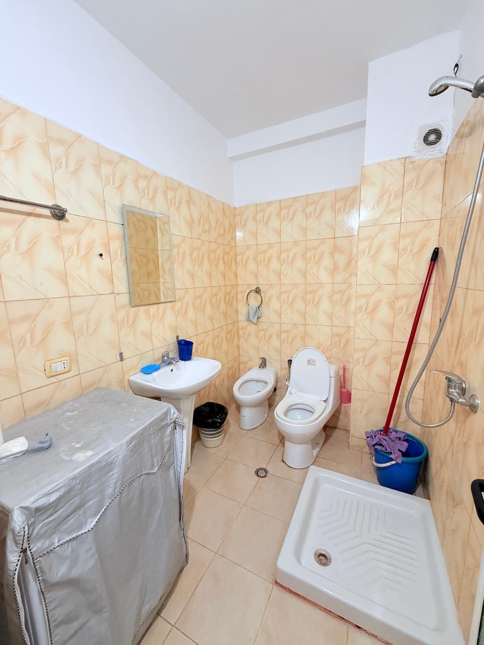 Appartement 2+1+2 à vendre près de pelikan plage Durrës