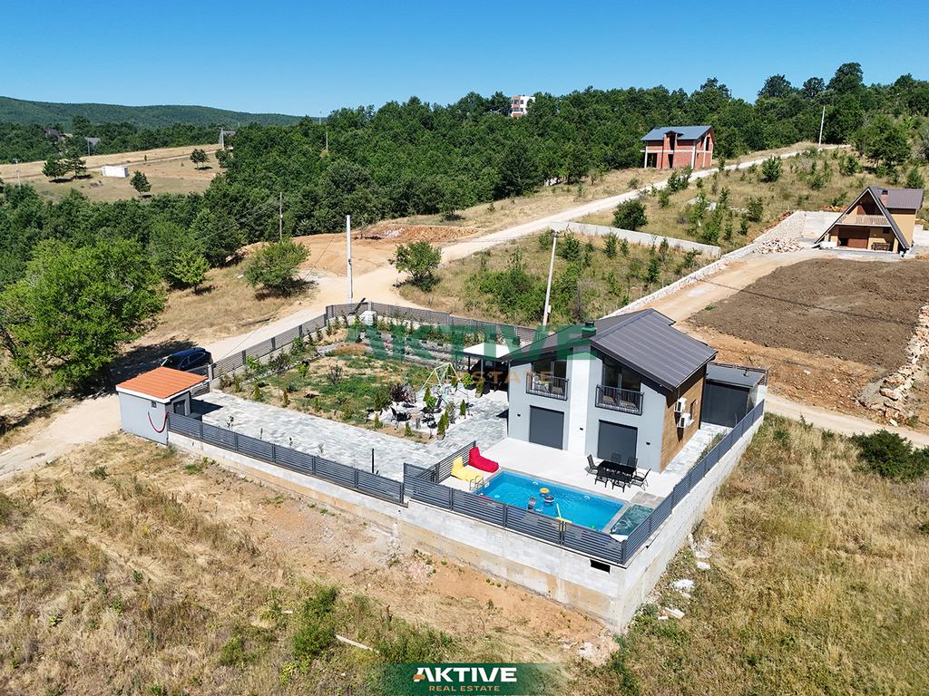 Villa in makresh i epërm