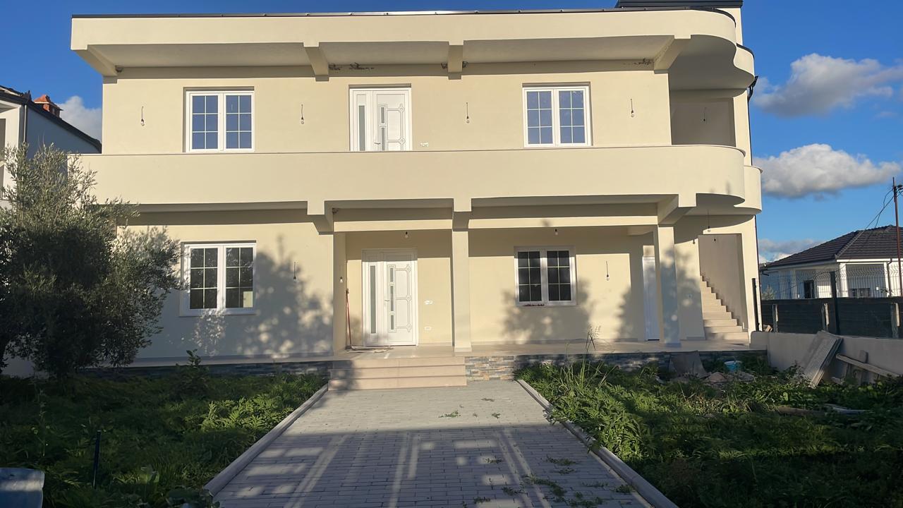 Villa en venta qerret