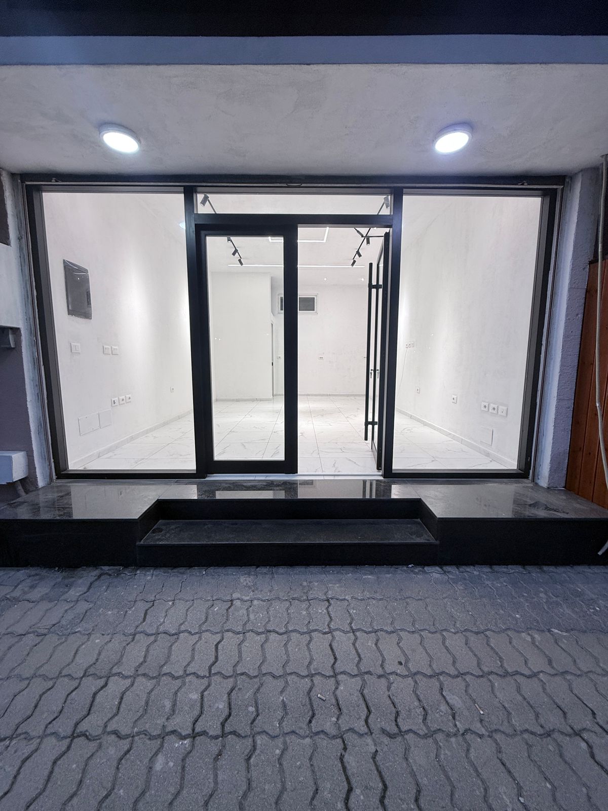 Local commercial en location ancienne usine de pain
