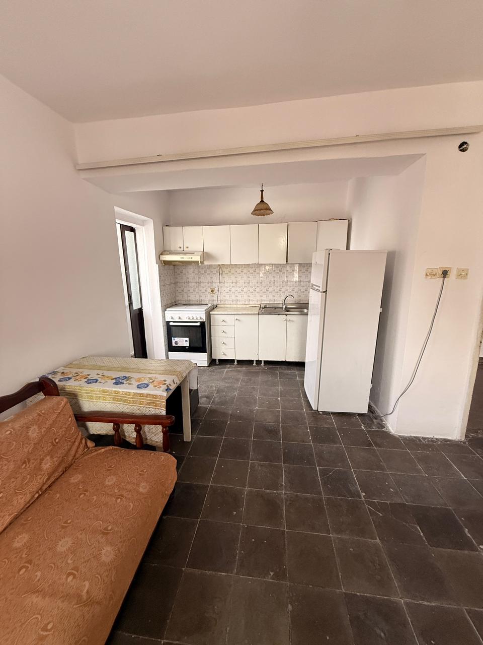 Shitet apartament 2+1 lagjja 16, durres.