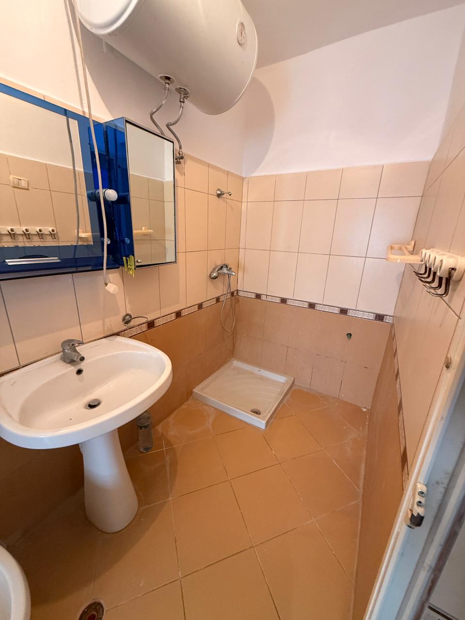 Shitet apartament 2+1 lagjja 16, durres.