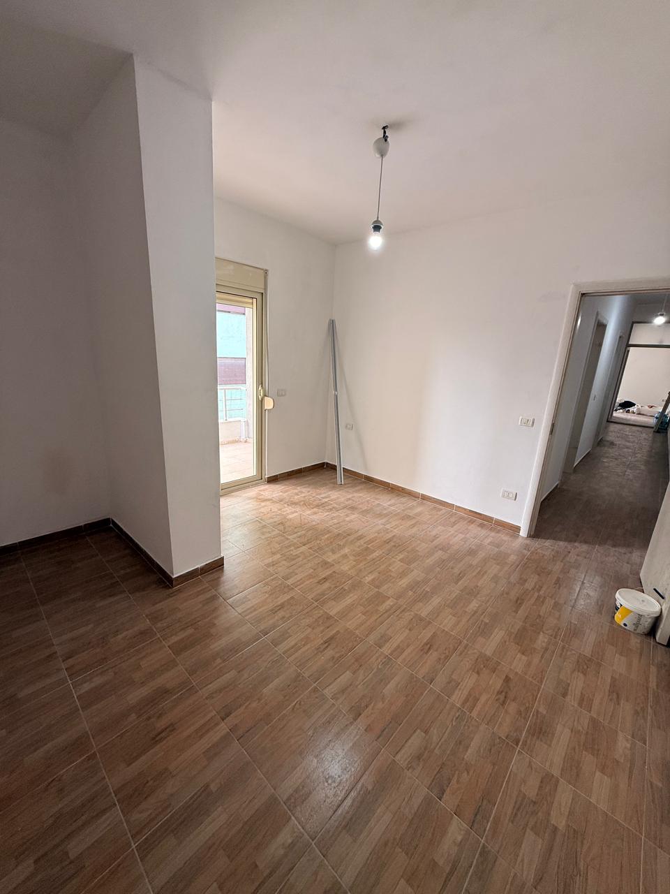 Appartement à vendre 2+1+2 près de l'ancien rayon, durres