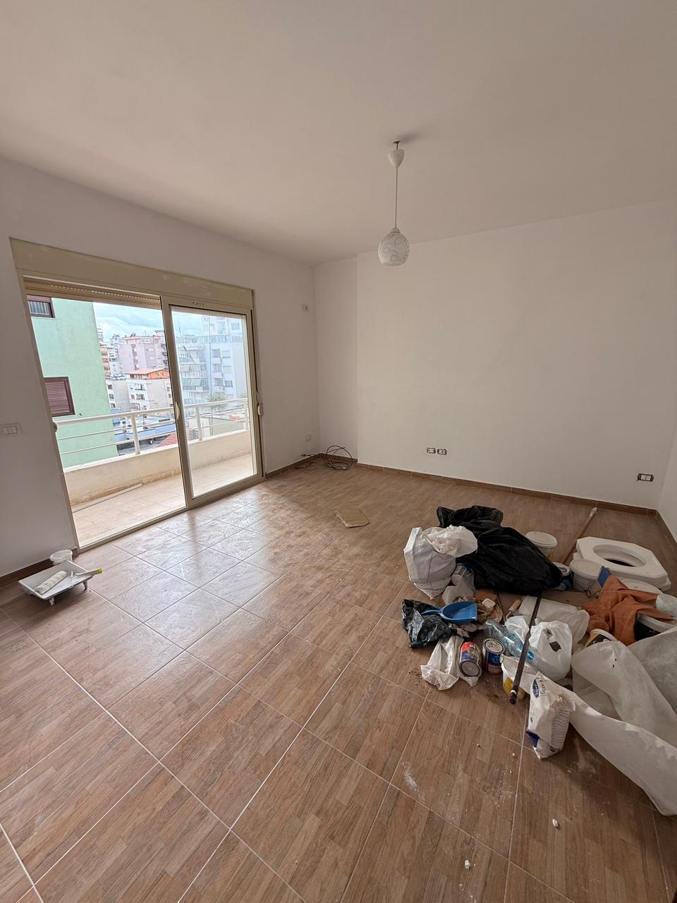 Appartement à vendre 2+1+2 près de l'ancien rayon, durres
