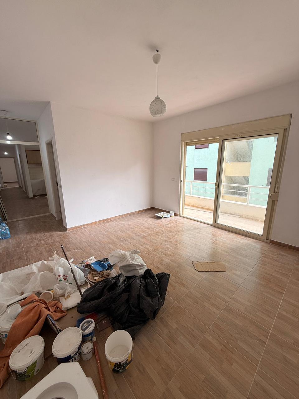 Appartement à vendre 2+1+2 près de l'ancien rayon, durres