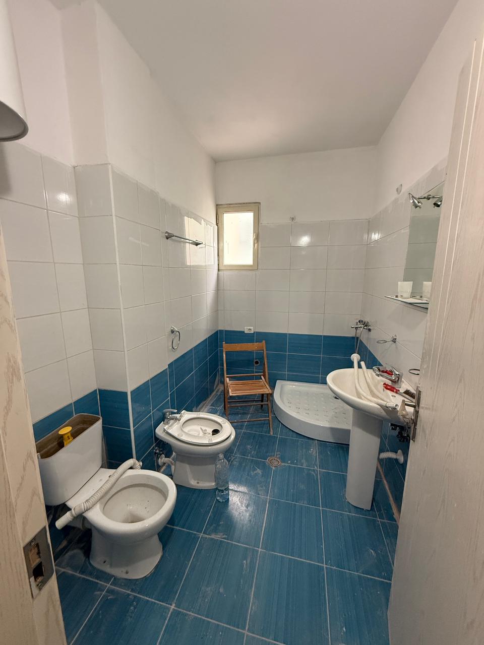 Appartement à vendre 2+1+2 près de l'ancien rayon, durres