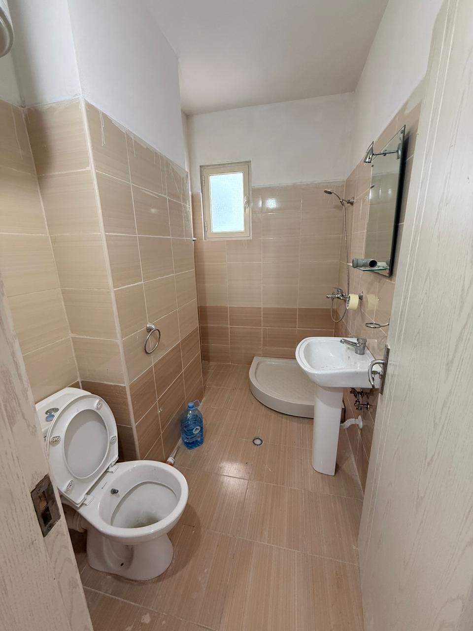 Appartement à vendre 2+1+2 près de l'ancien rayon, durres