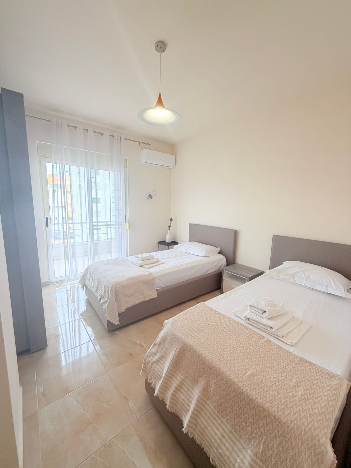 Piso en venta 3+1+2 cerca del antiguo distrito de policía, durres