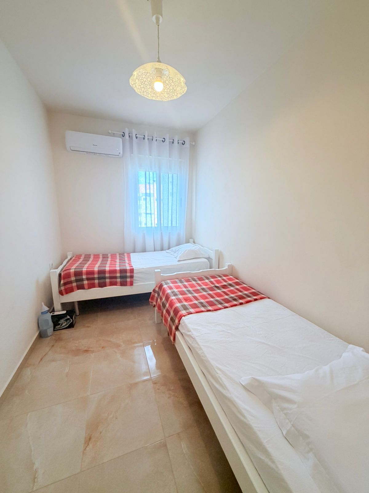Piso en venta 3+1+2 cerca del antiguo distrito de policía, durres