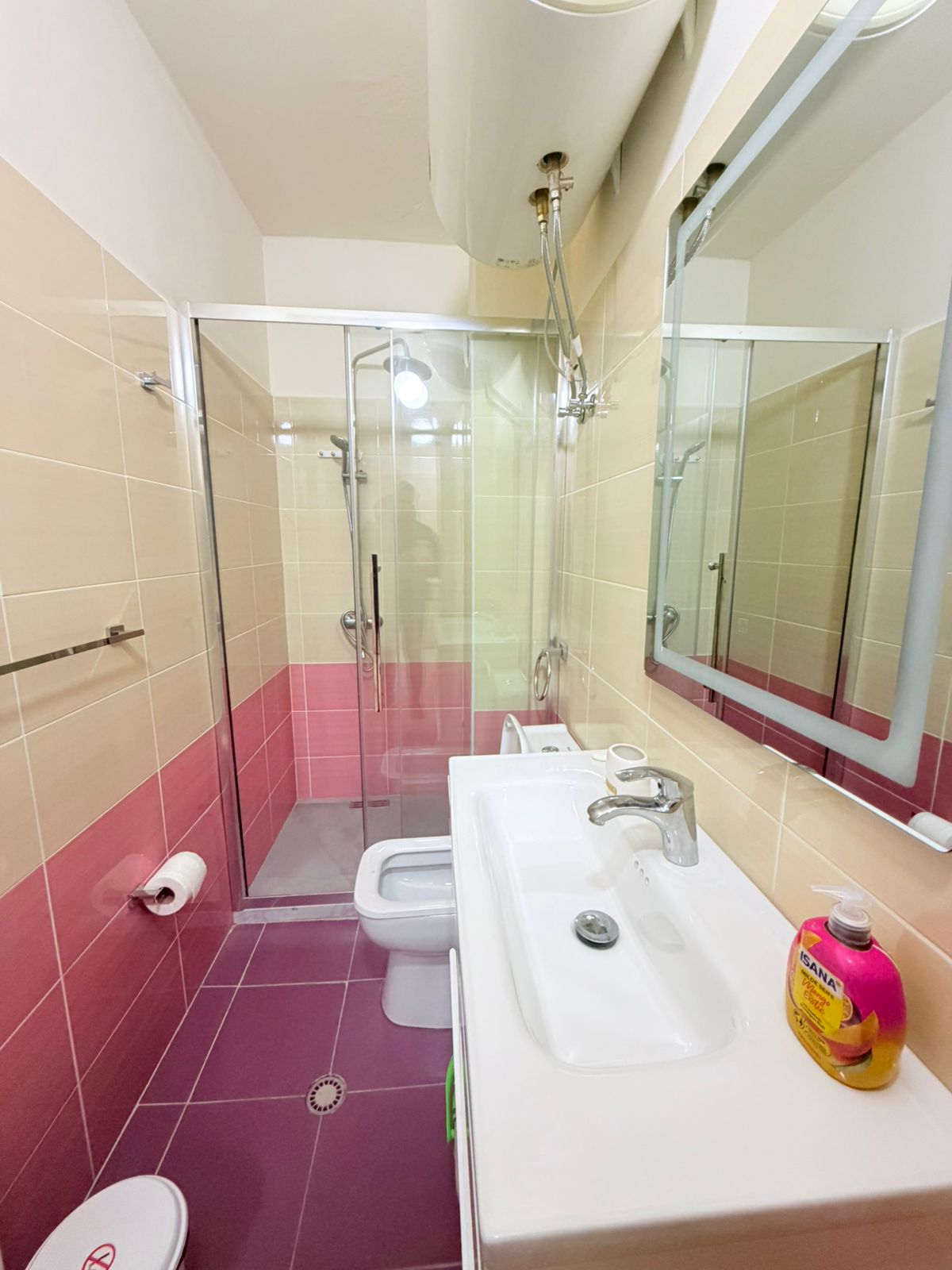 Piso en venta 3+1+2 cerca del antiguo distrito de policía, durres