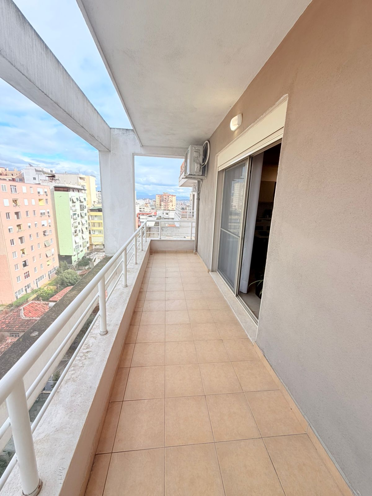 Piso en venta 3+1+2 cerca del antiguo distrito de policía, durres