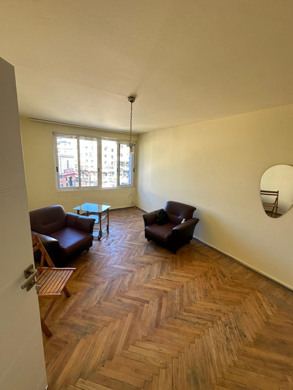 Piso 2+1 en venta cerca del pabellón deportivo, durres