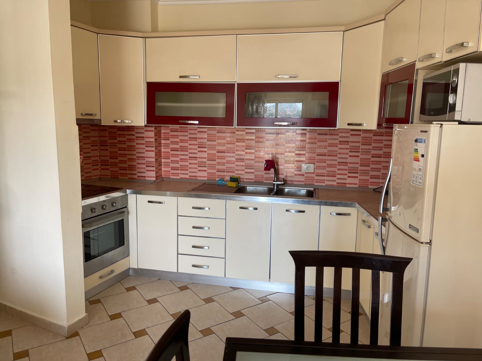 Apartamento para alugar 2+1, perto da vila zogu, durres
