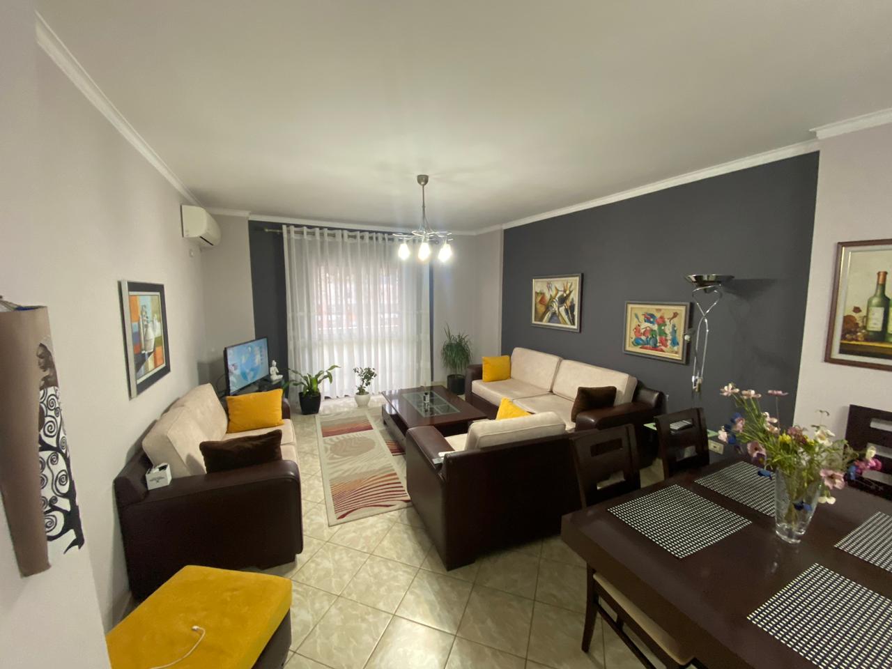 Appartement à vendre 3+1+2+2, près du stade, durres