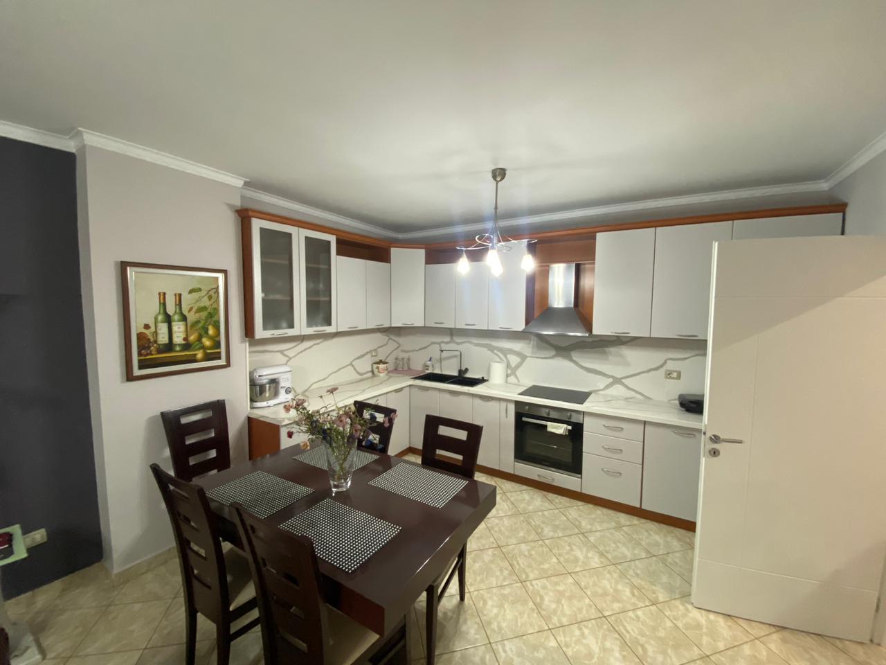 Appartement à vendre 3+1+2+2, près du stade, durres (2)