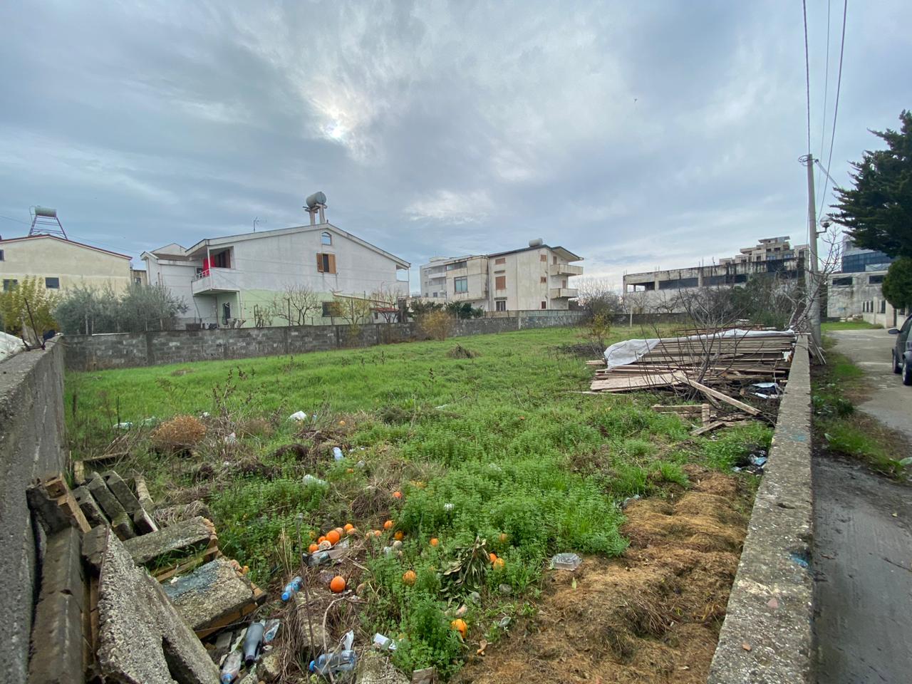 Terreno en venta en la entrada de la autopista, durres.