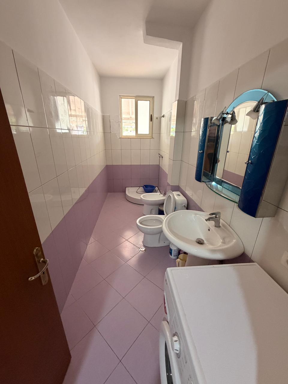 Shitet apartament 3+1+2 prane muzeut te deshmoreve, durres