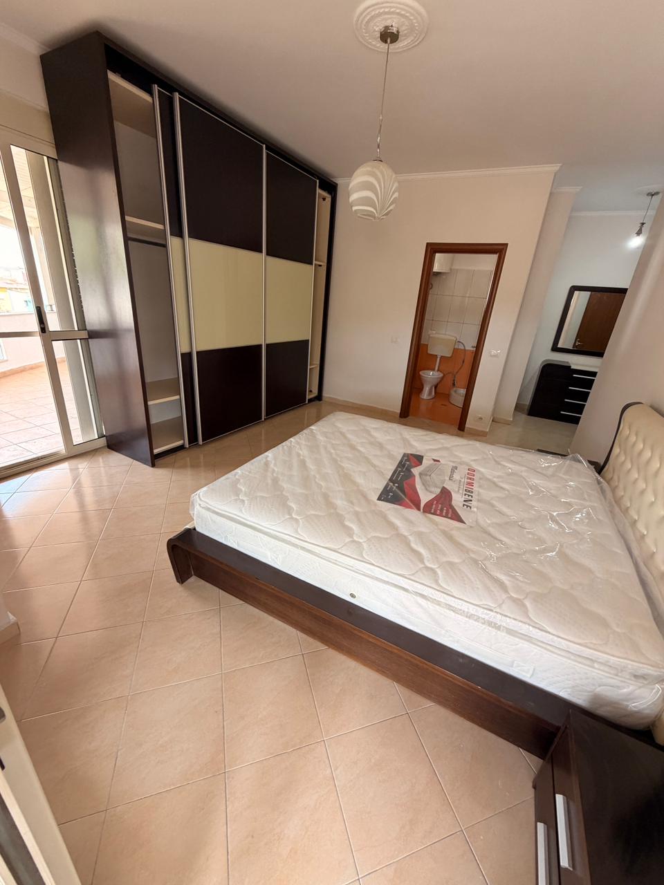 Shitet apartament 3+1+2 prane muzeut te deshmoreve, durres