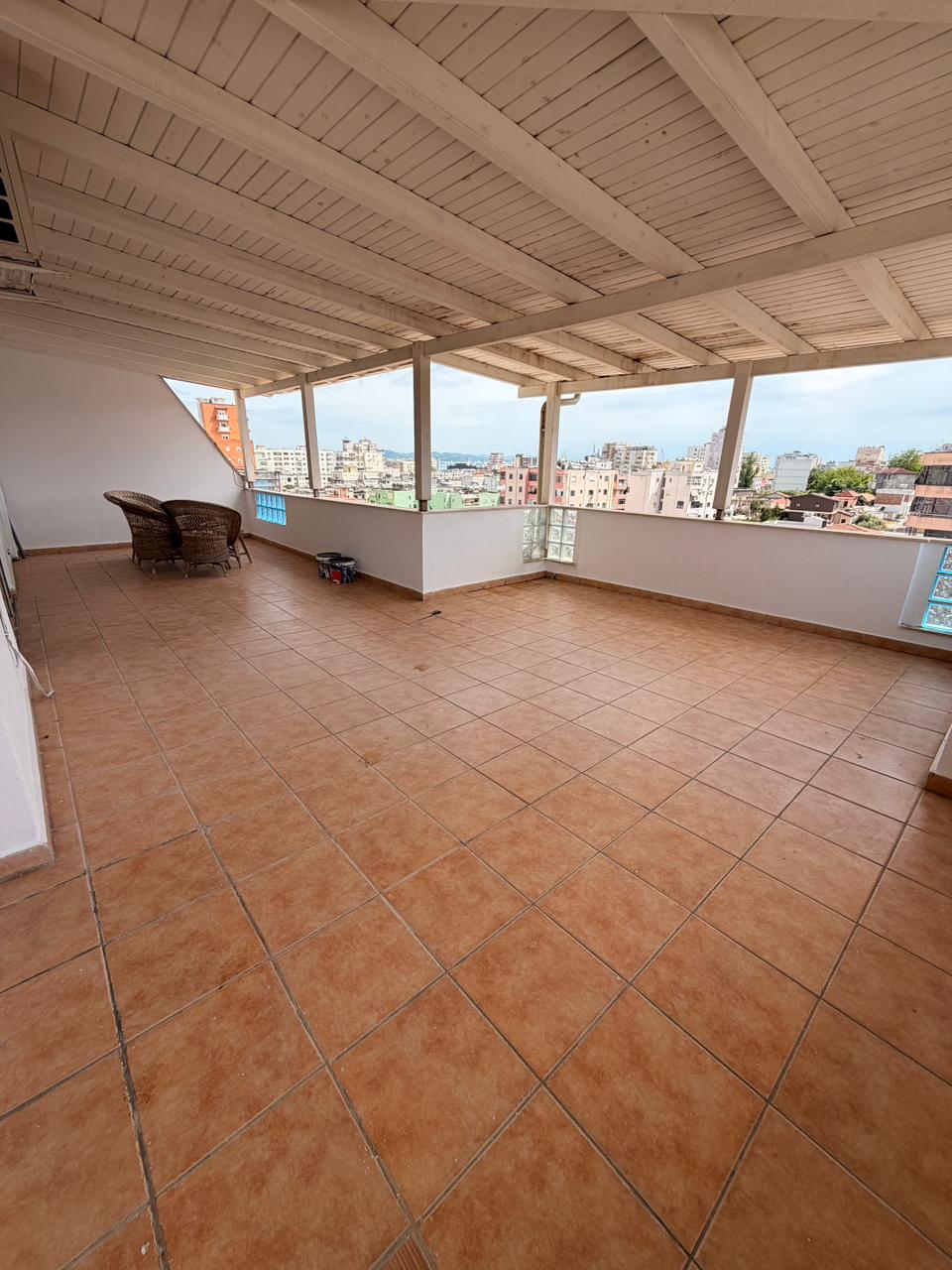 Shitet apartament 3+1+2 prane muzeut te deshmoreve, durres