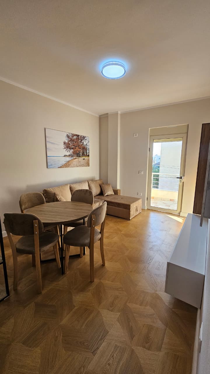 Wendekunststück 1+1 zum verkauf in iliria, strand, durres