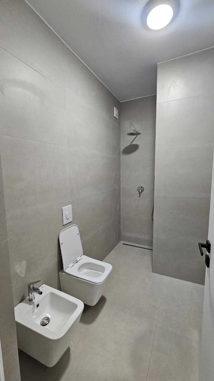 Wendekunststück 1+1 zum verkauf in iliria, strand, durres