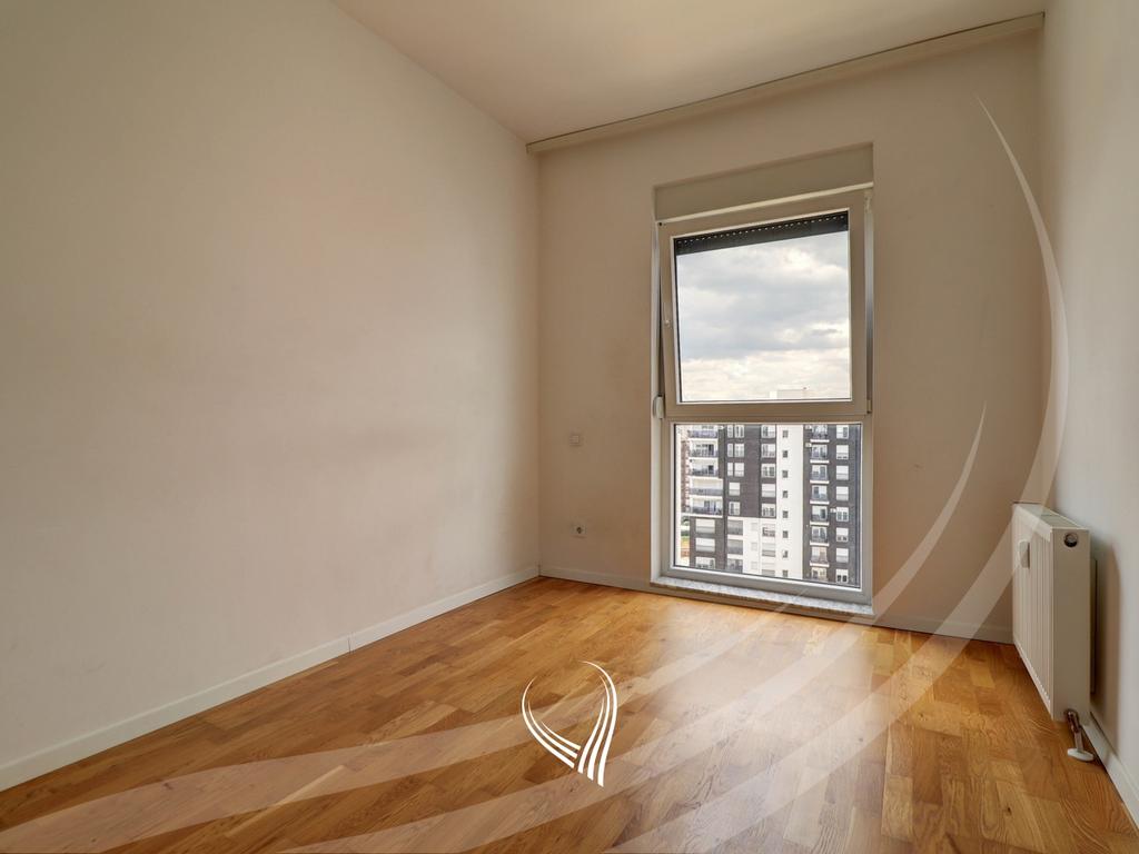 Banesë me 3 dhoma gjumi në shitje në lagjen Mati 1 (7)