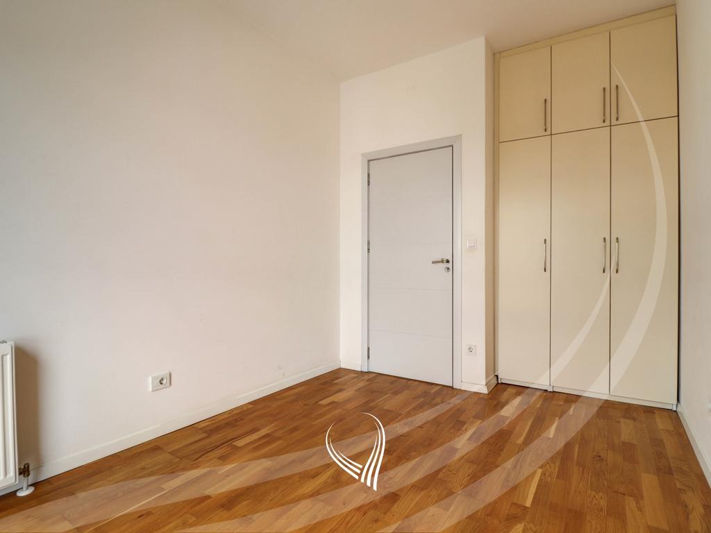 Banesë me 3 dhoma gjumi në shitje në lagjen Mati 1 (8)