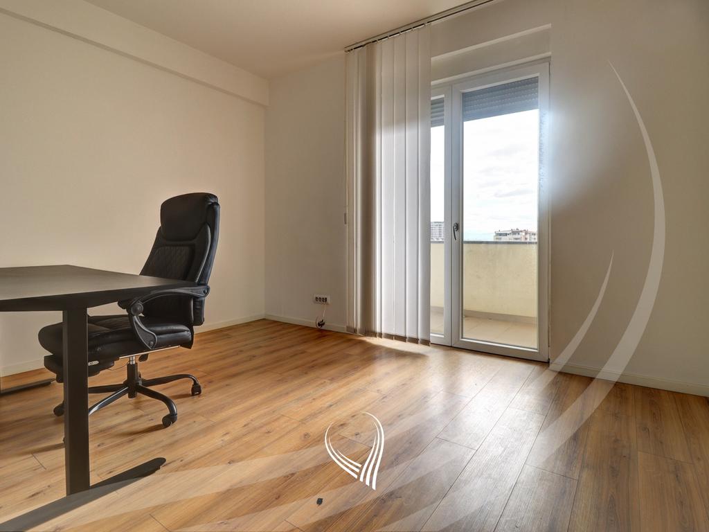 Escritório com 3 salas de trabalho para alugar no bairro Arbëria – Dragodan (3)