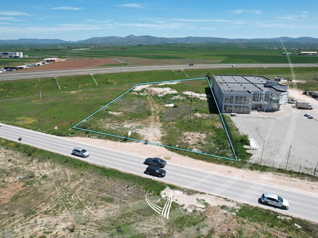 Terreno de 53.97 ares en venta en la autopista Prishtinë-Ferizaj