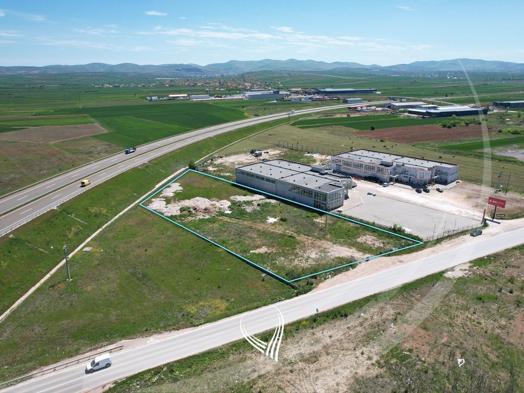 Terreno de 53.97 ares en venta en la autopista Prishtinë-Ferizaj
