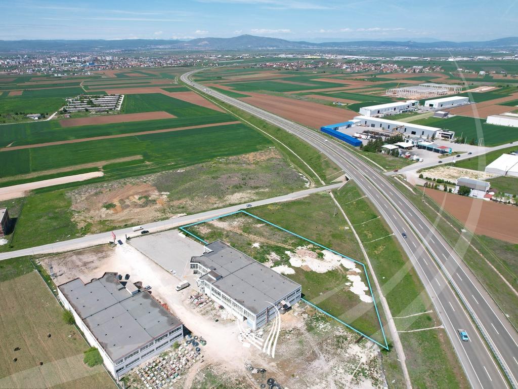 Terreno de 53.97 ares en venta en la autopista Prishtinë-Ferizaj
