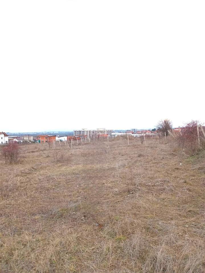 Venta de 5.20 ares de terreno detrás de las casas de pacolli en hajvali